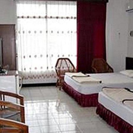 Hotel Santosa Malang Esterno foto