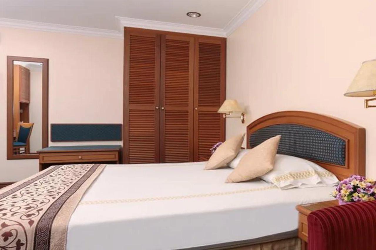 Hotel Santosa Malang Esterno foto