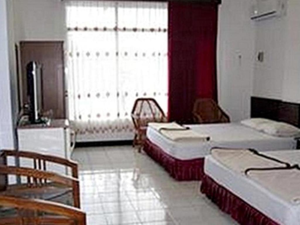 Hotel Santosa Malang Esterno foto